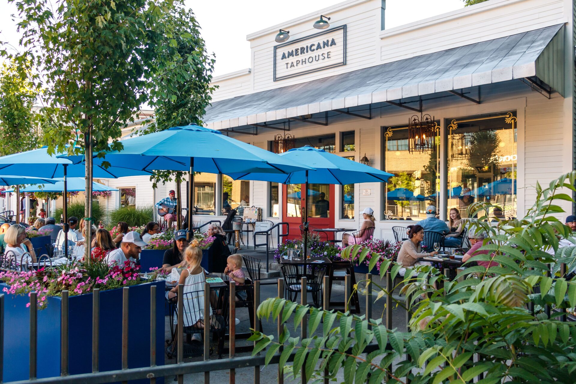 Americana Taphouse Outdoor Dining Franklin, TN