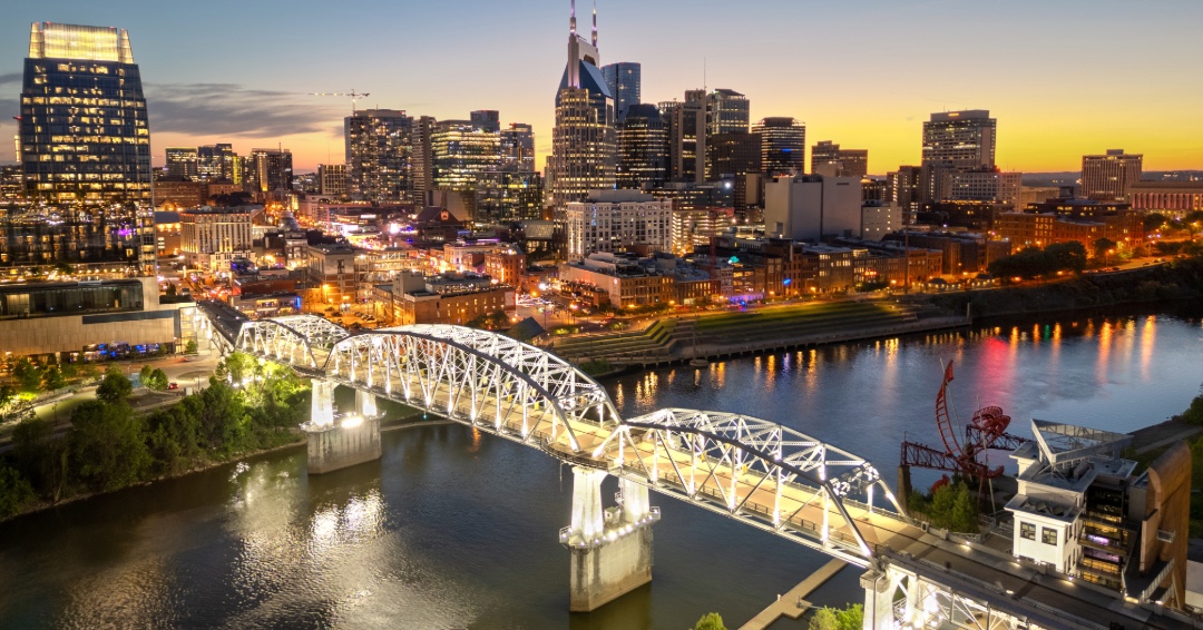 Best Photo Worthy Spots in Nashville, Tennessee, guide for where to take Instagram pictures, selfies, photos with friends and family, and more!