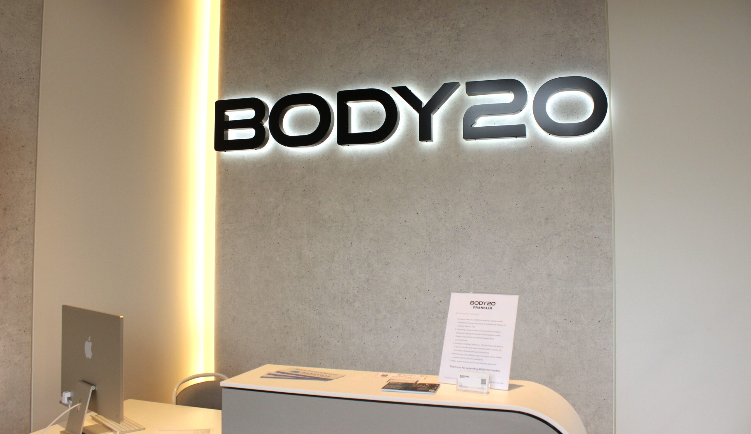 A reception desk at Body20 fitness center in Franklin, TN.