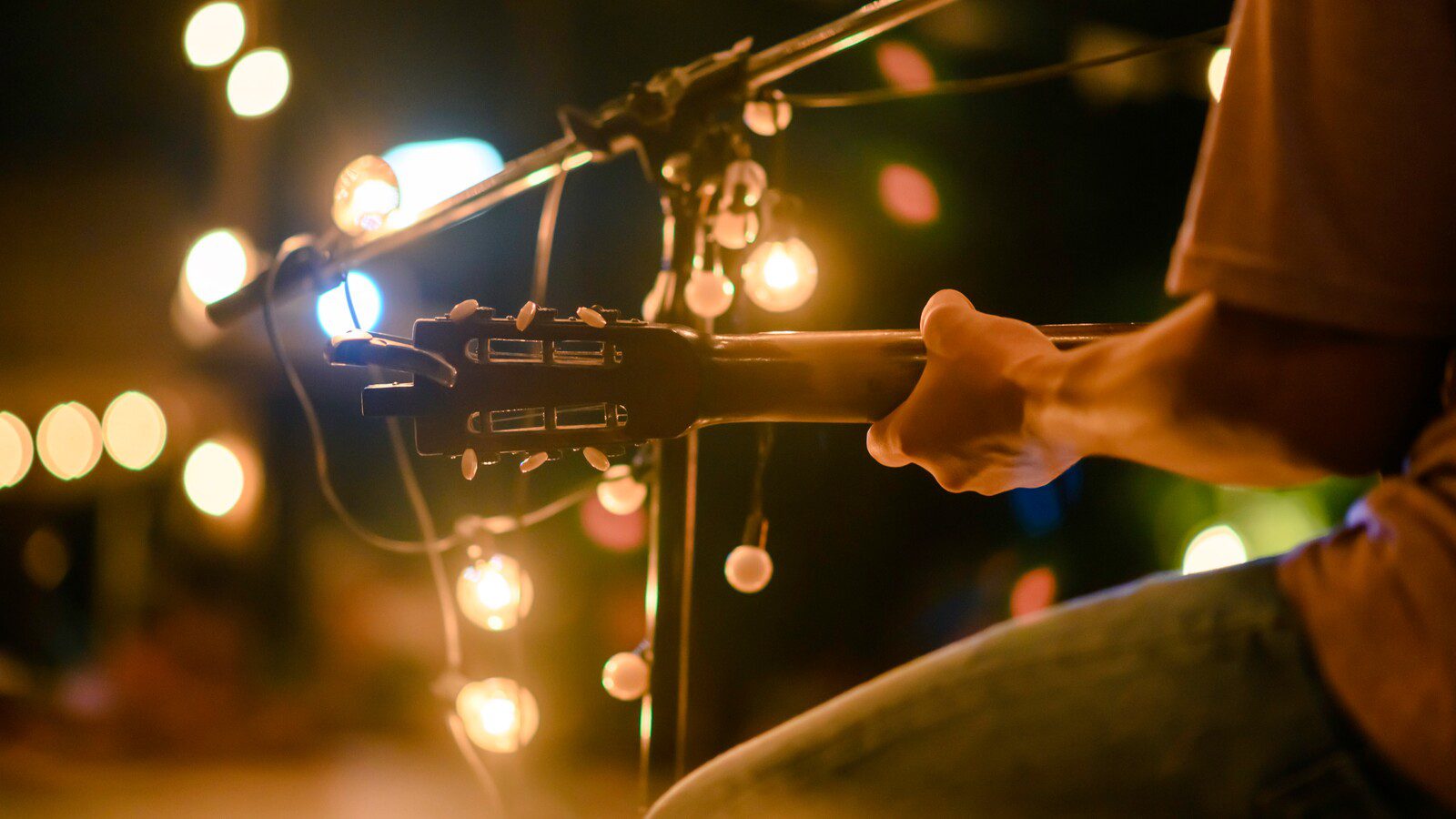 Live entertainment in Brentwood, TN at the Brentwood Concert Series events, outdoor events offer family friendly activities.