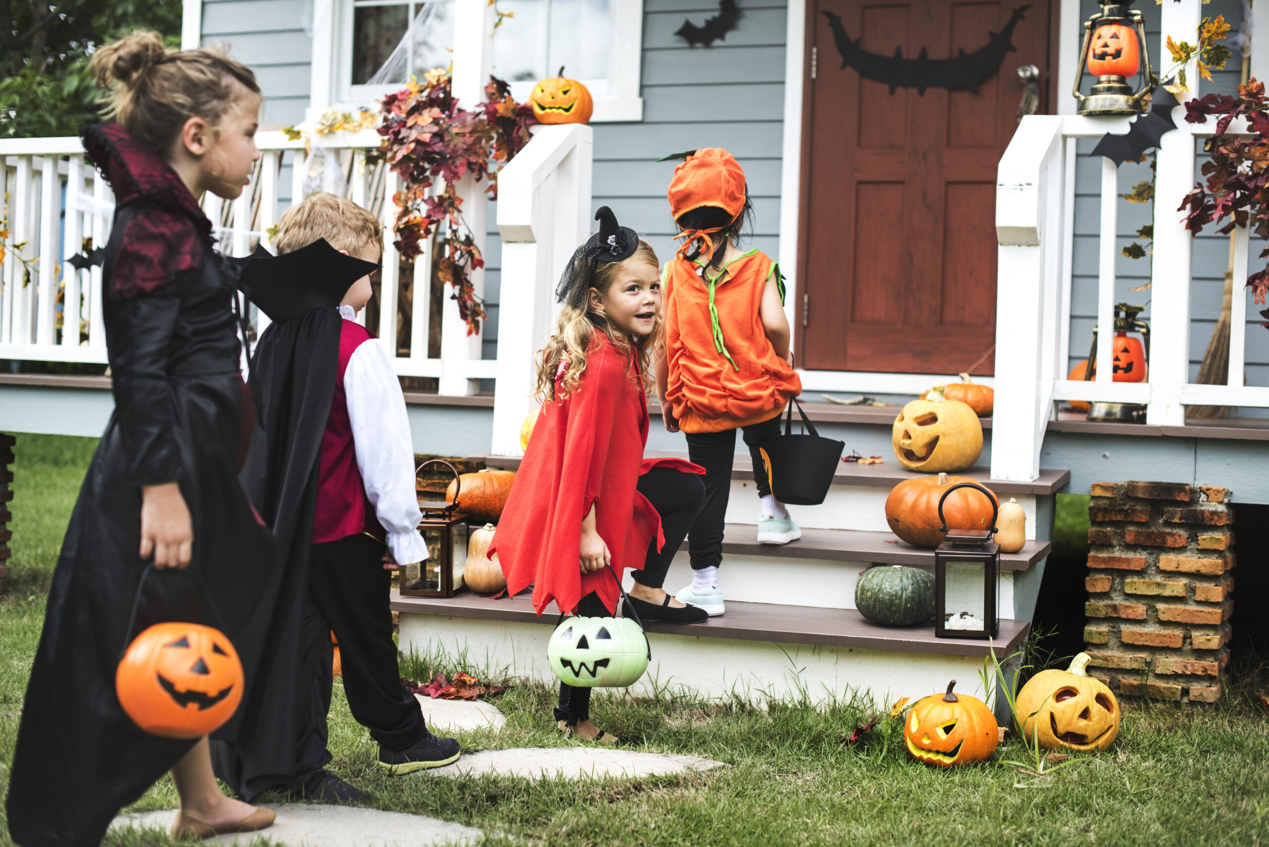 Children-trick-or-treating-in-Franklin-TN-Halloween-Costumes-and-Candy.