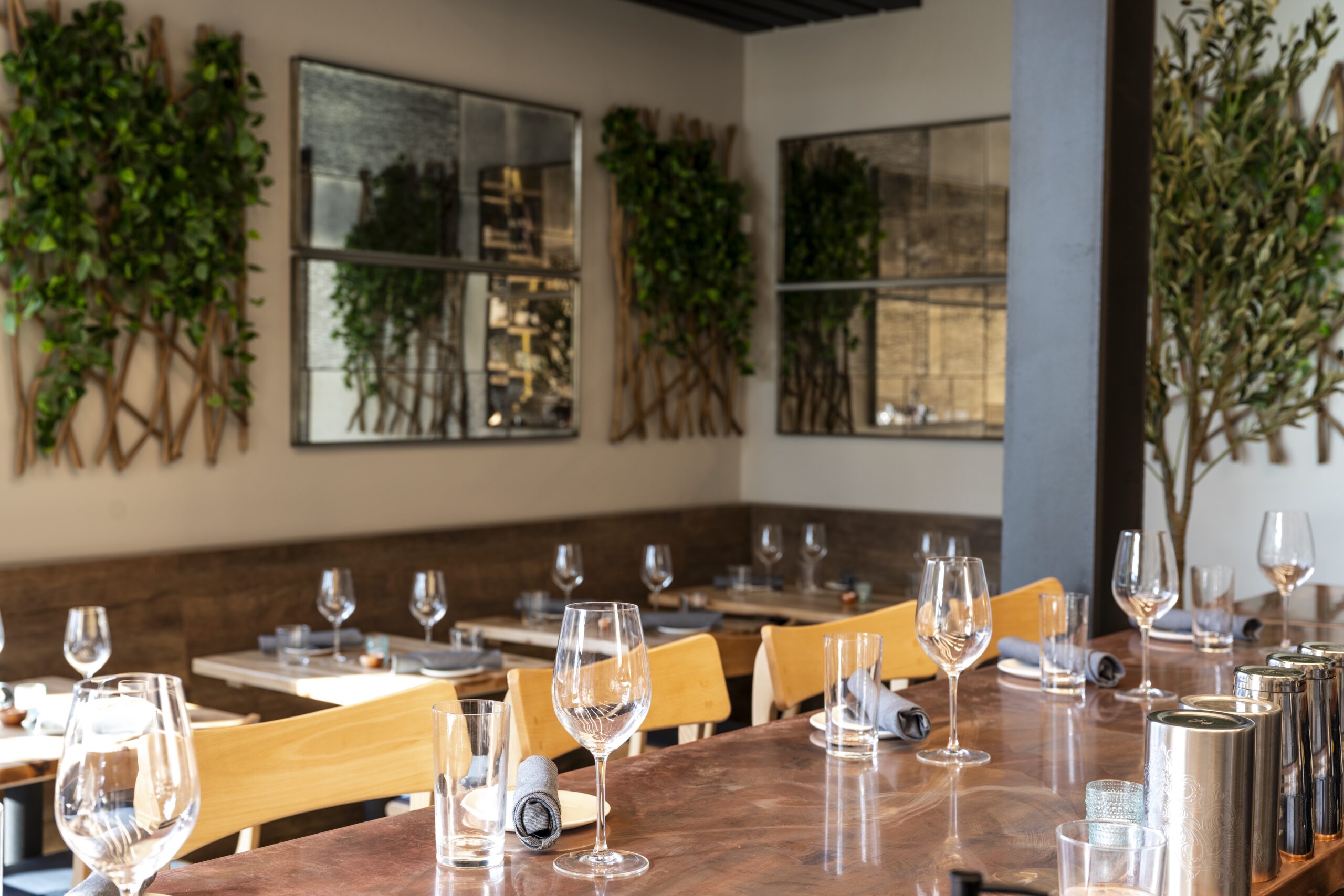 Culamar Seafood Restaurant Downtown Franklin, Tenn._Dining Area