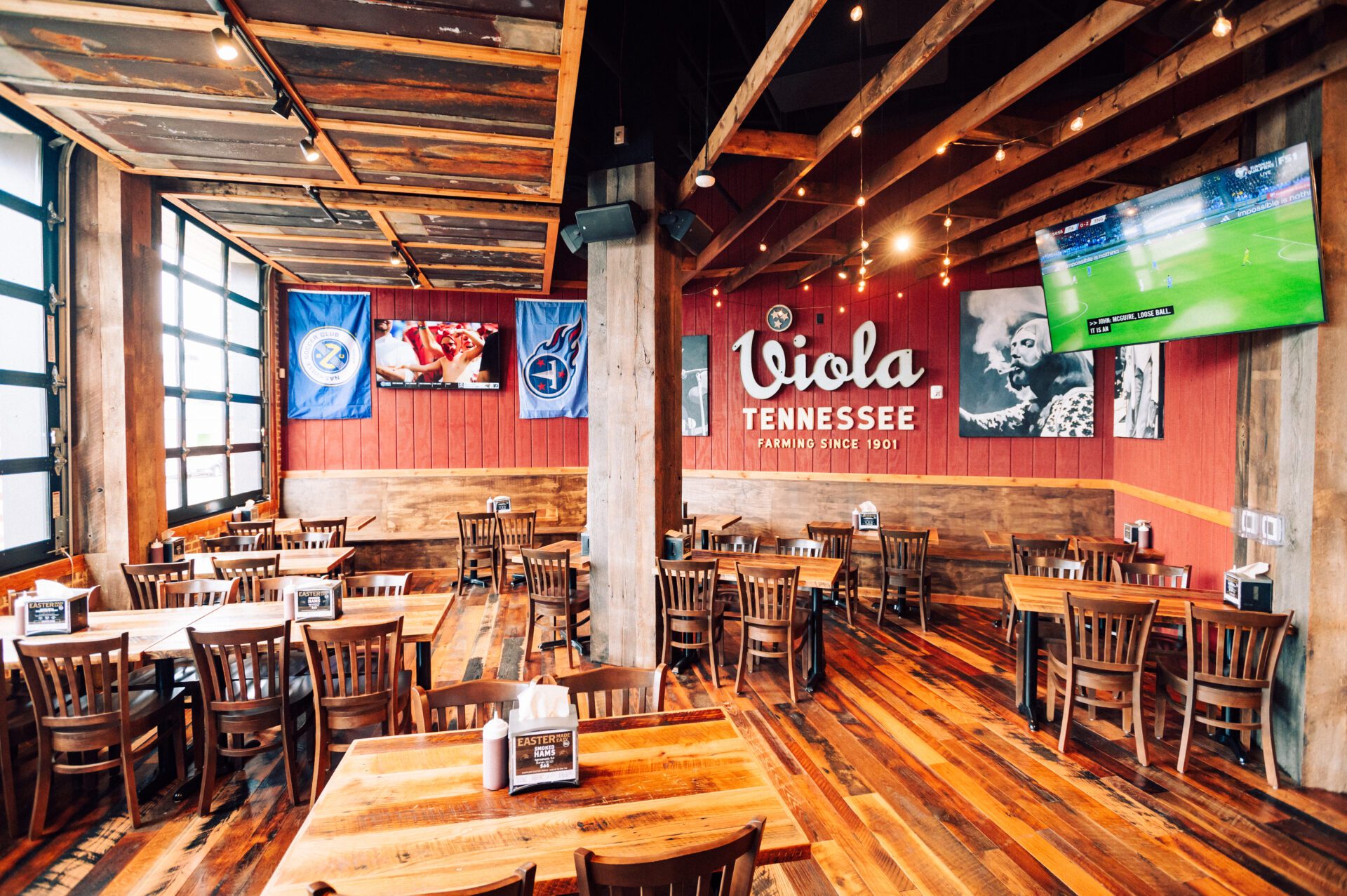 Edley's Bar-B-Que restaurant in Nashville, TN_Nathan Zucke