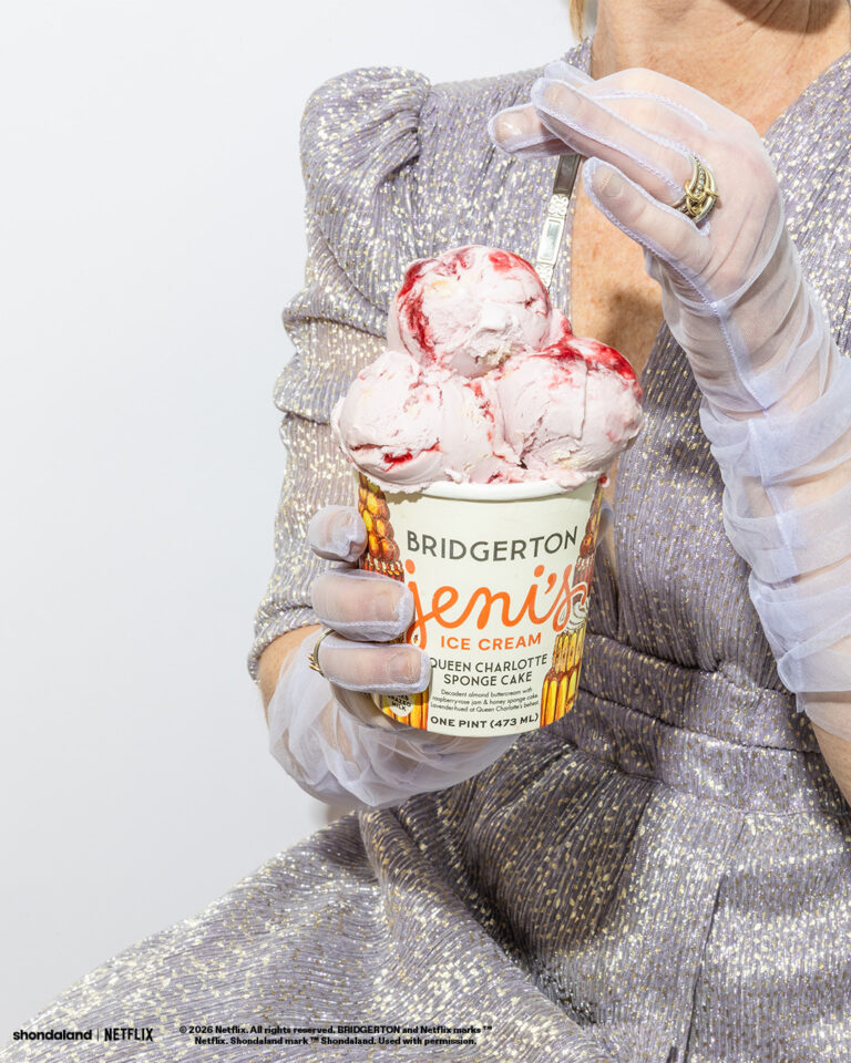 Jeni's Ice Cream Franklin, Brentwood, TN_QueenCharlotteSpongeCake-PintHold-6