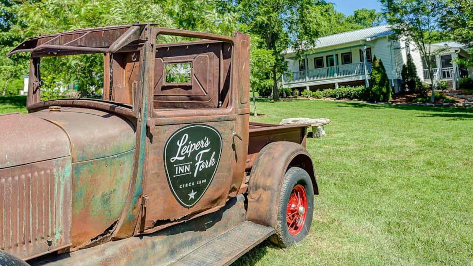 Pot N’ Kettle Cottages Leiper's Fork, TN_Leiper's Truck.