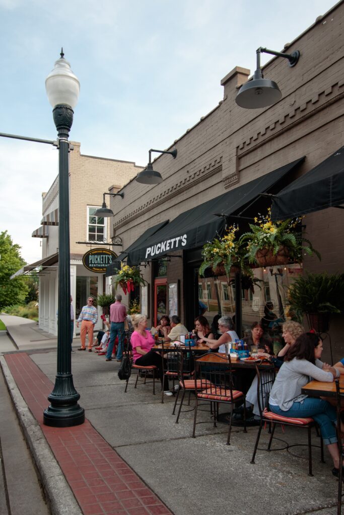 Puckett's Restaurant Downtown Franklin, TN_Outdoor Patio Dining.